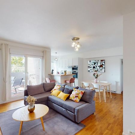 Live Like A Local Stylish 2Br With Balcony & Parking Daire Saint-Denis  Dış mekan fotoğraf