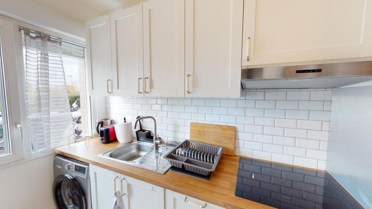Live Like A Local Stylish 2Br With Balcony & Parking Daire Saint-Denis  Dış mekan fotoğraf