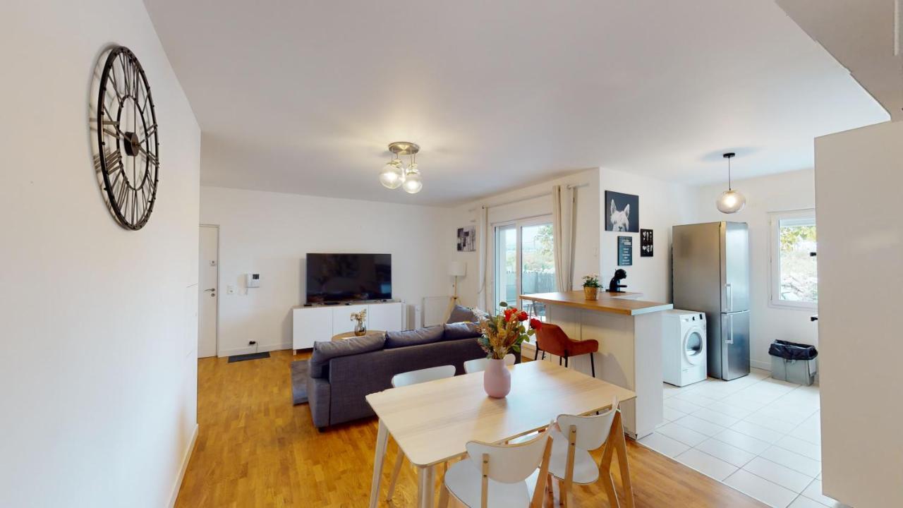 Live Like A Local Stylish 2Br With Balcony & Parking Daire Saint-Denis  Dış mekan fotoğraf