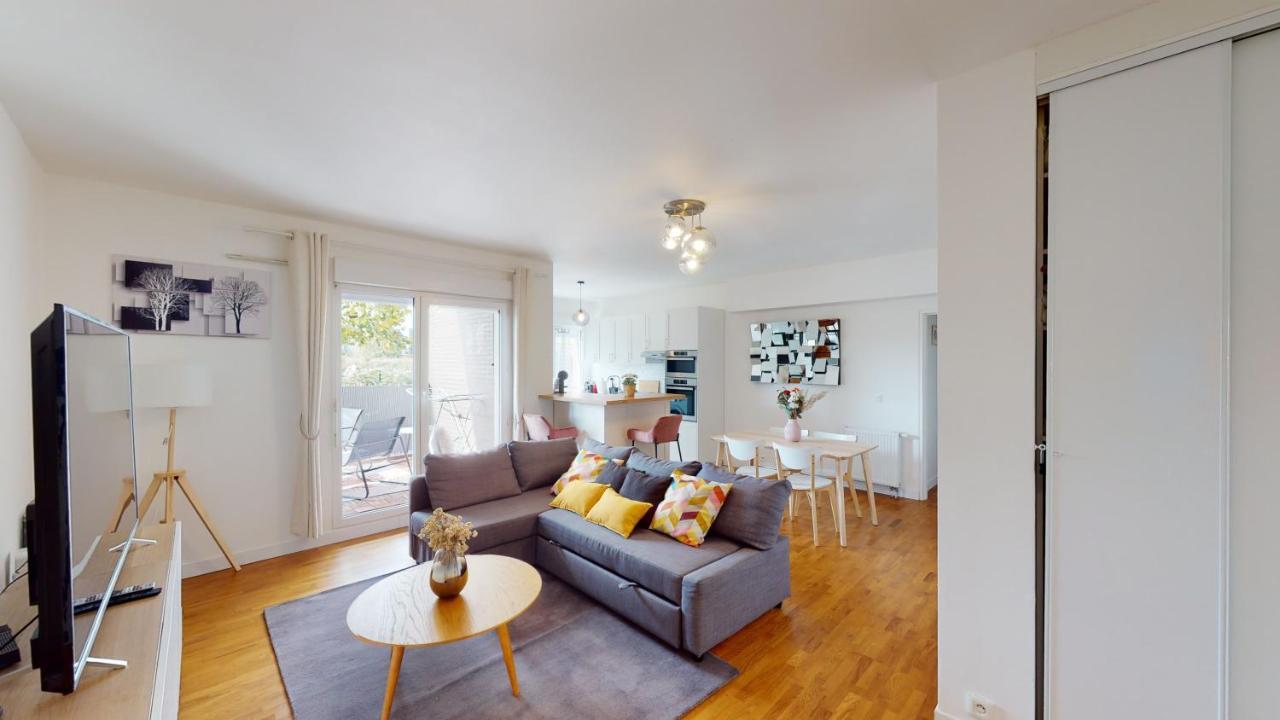 Live Like A Local Stylish 2Br With Balcony & Parking Daire Saint-Denis  Dış mekan fotoğraf
