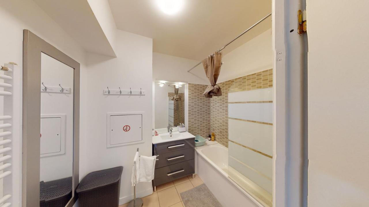 Live Like A Local Stylish 2Br With Balcony & Parking Daire Saint-Denis  Dış mekan fotoğraf