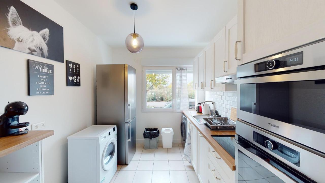 Live Like A Local Stylish 2Br With Balcony & Parking Daire Saint-Denis  Dış mekan fotoğraf
