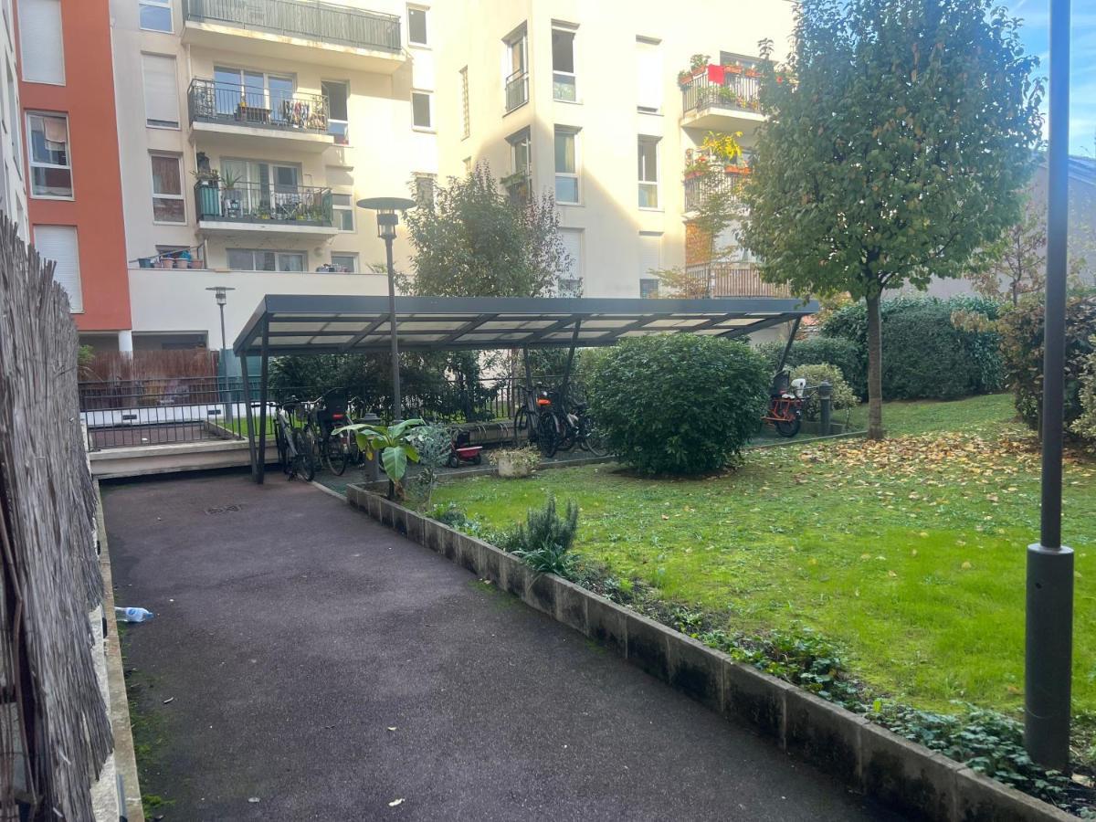 Live Like A Local Stylish 2Br With Balcony & Parking Daire Saint-Denis  Dış mekan fotoğraf
