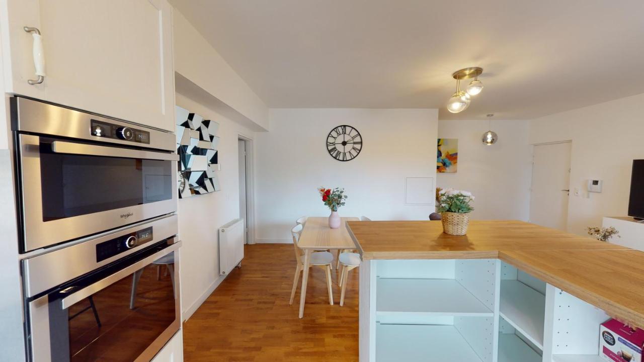 Live Like A Local Stylish 2Br With Balcony & Parking Daire Saint-Denis  Dış mekan fotoğraf