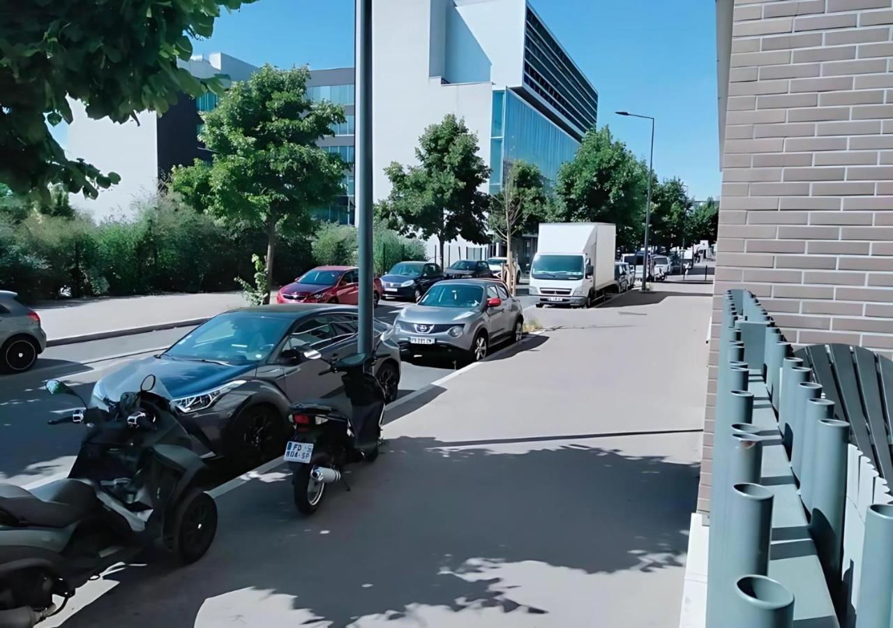 Live Like A Local Stylish 2Br With Balcony & Parking Daire Saint-Denis  Dış mekan fotoğraf